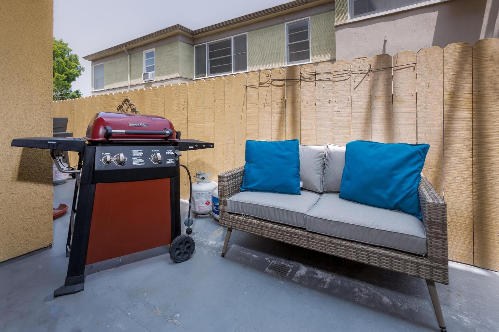 2 Bedroom Townhouse, 3 Beds Main image 1